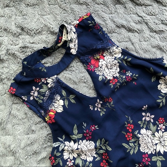 Francescas Collections Miami Navy Floral Choker Neck Cutout Dress Size M - Picture 1 of 11